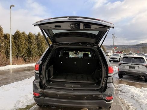 Used 2020 Jeep Grand Cherokee Laredo image 6