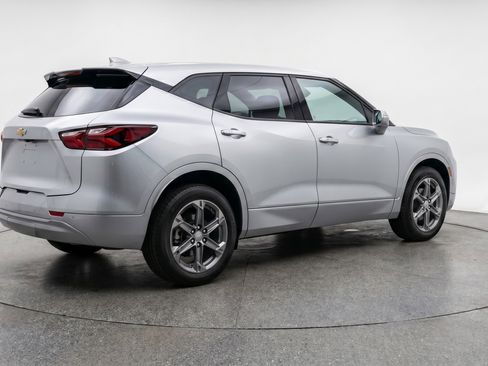 Used 2025 Chevrolet Blazer LT FWD image 9