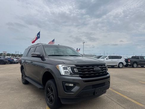 Used 2019 Ford Expedition XLT w/ Equipment Group 201A RWD image 2