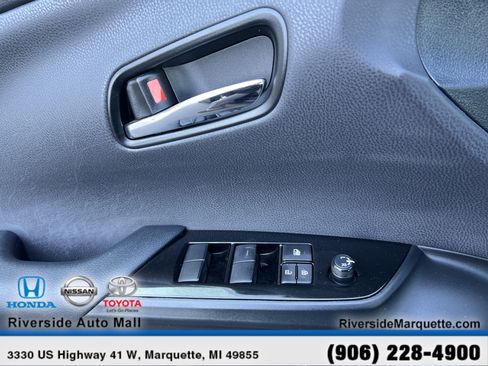 Used 2022 Toyota Prius XLE AWD/4WD image 24