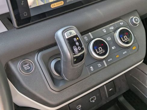 Used 2023 Land Rover Defender 90 S image 25