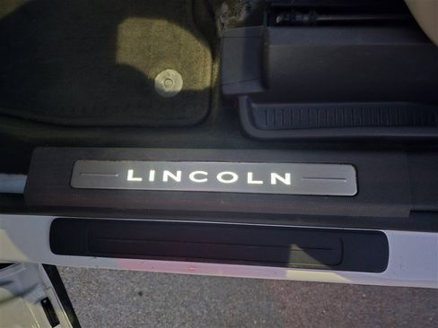 Used 2019 Lincoln Nautilus Select image 19