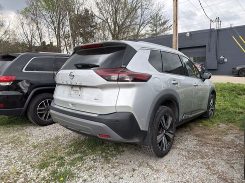 Used 2021 Nissan Rogue SL image 2