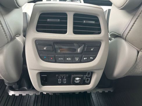 Used 2019 Honda Pilot Touring image 12