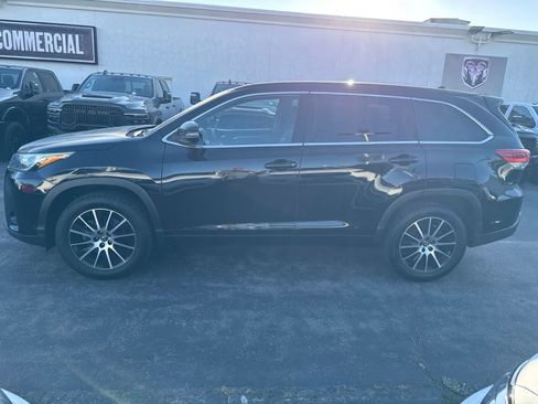 Used 2018 Toyota Highlander SE FWD image 20