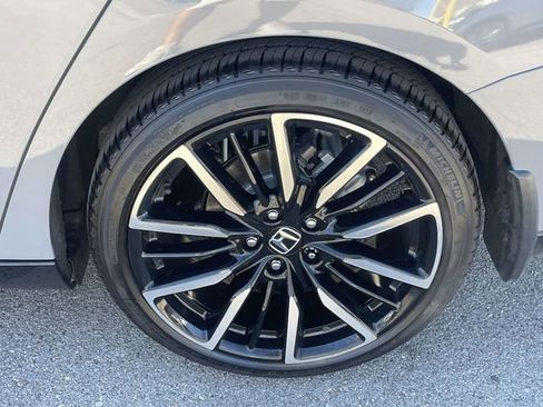 Used 2025 Honda Accord Touring image 8