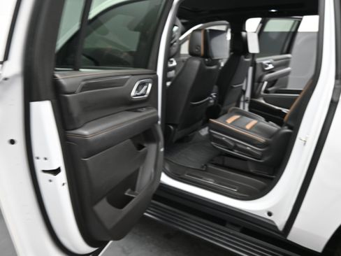 Used 2021 GMC Yukon XL AT4 w/ AT4 Premium Plus Package AWD/4WD image 15