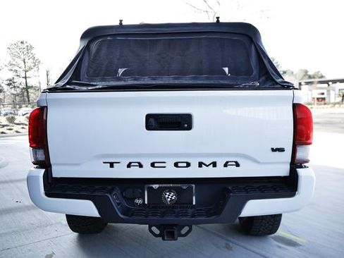 Used 2019 Toyota Tacoma TRD Sport image 12