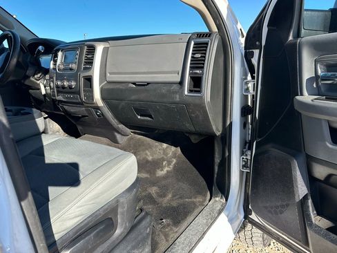 Used 2015 RAM 3500 SLT w/ Cold Weather Group image 12