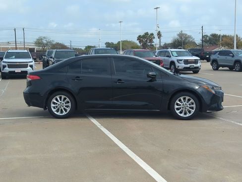 Used 2020 Toyota Corolla LE w/ LE Premium Package image 4