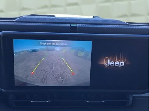 Used 2024 Jeep Wrangler Unlimited Sahara image 23