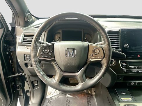 Used 2025 Honda Passport TrailSport image 11