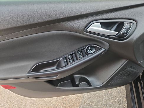 Used 2015 Ford Focus SE w/ SE Sport Package FWD image 15