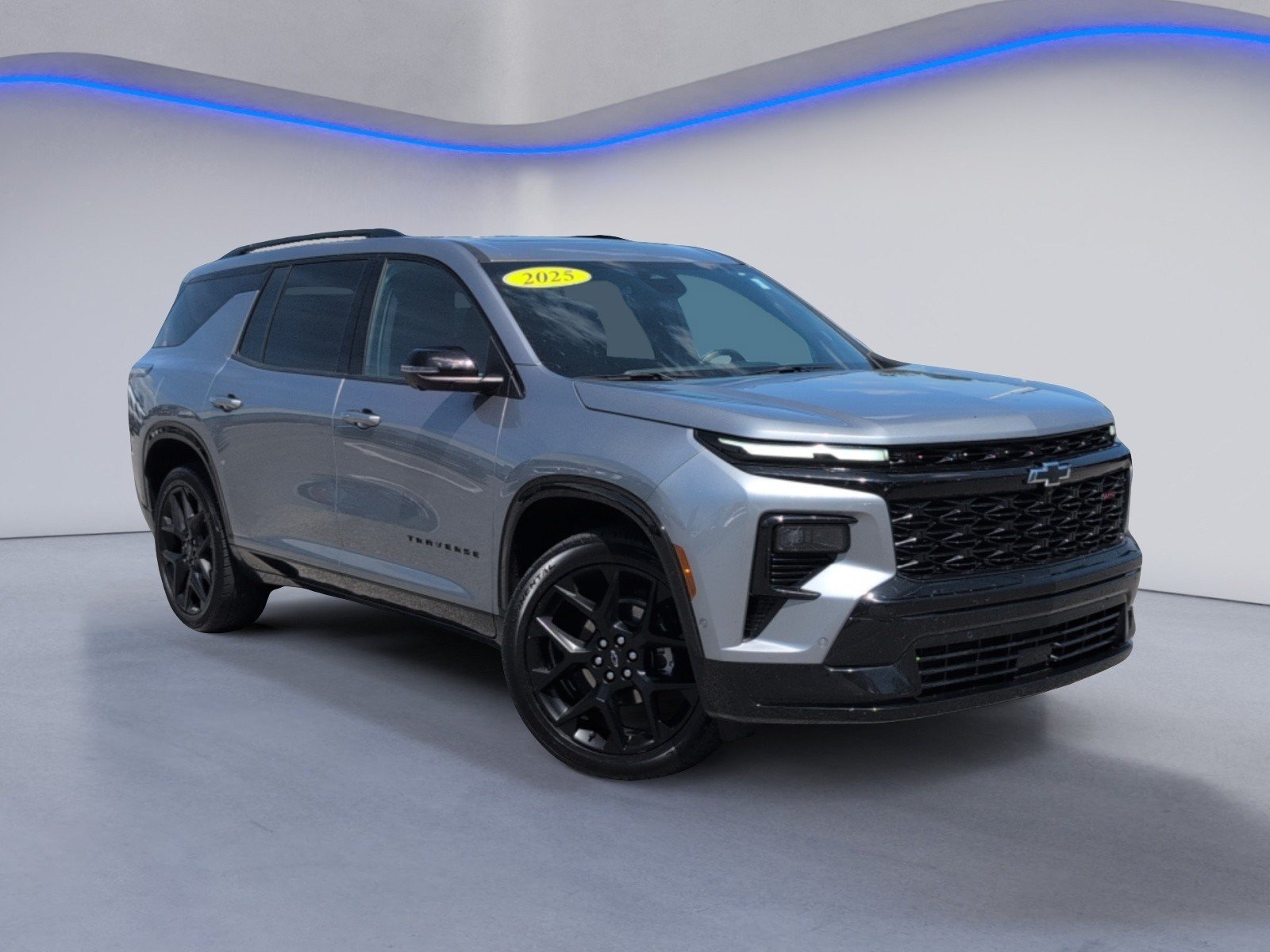 Used 2025 Chevrolet Traverse RS w/ LPO, Floor Liner Package FWD image 1