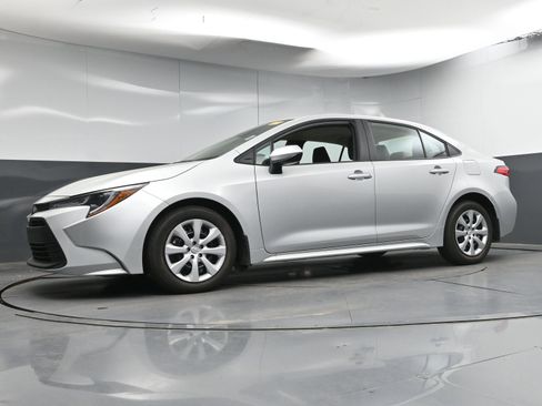 Used 2025 Toyota Corolla LE image 22