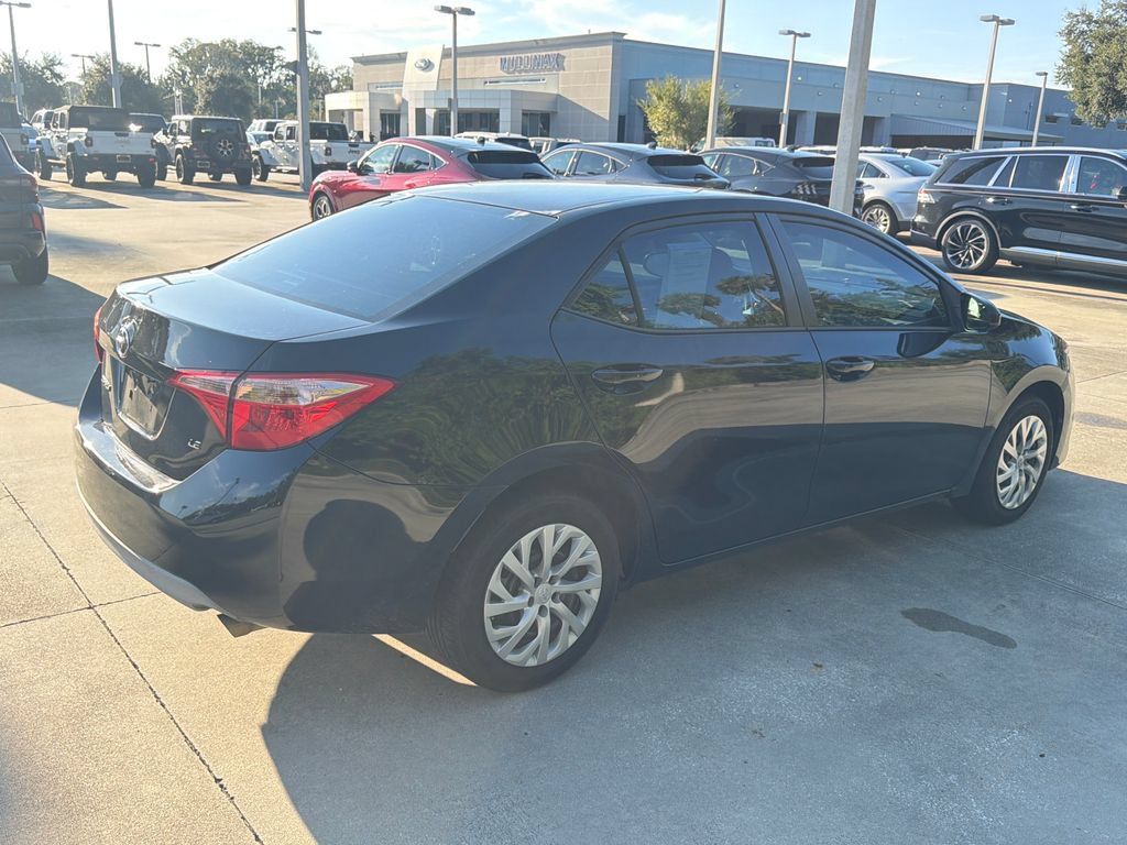 Used 2018 Toyota Corolla LE FWD image 3