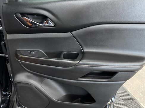 Used 2017 GMC Acadia SLT image 53