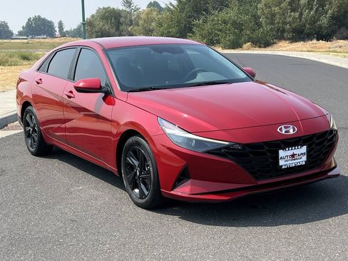 Used 2023 Hyundai Elantra SEL w/ Cargo Package FWD image 6