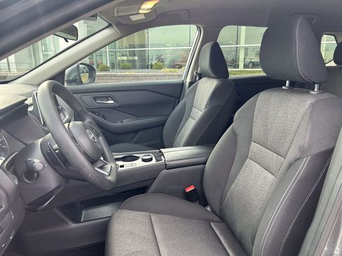 Used 2024 Nissan Rogue SV image 10