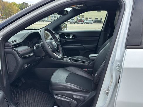 Used 2023 Jeep Compass Trailhawk image 10