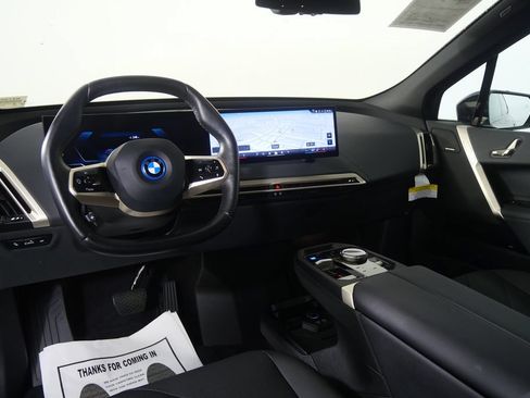 Used 2024 BMW iX xDrive50 w/ Sport Package AWD/4WD image 17