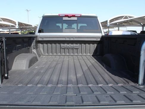 Used 2025 GMC Sierra 2500 AT4 w/ AT4 Premium Plus Package AWD/4WD image 5