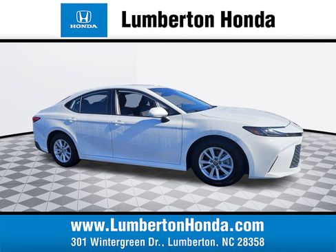 Used 2025 Toyota Camry LE image 1