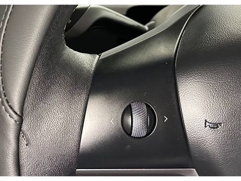 Used 2023 Tesla Model Y Performance AWD/4WD image 18