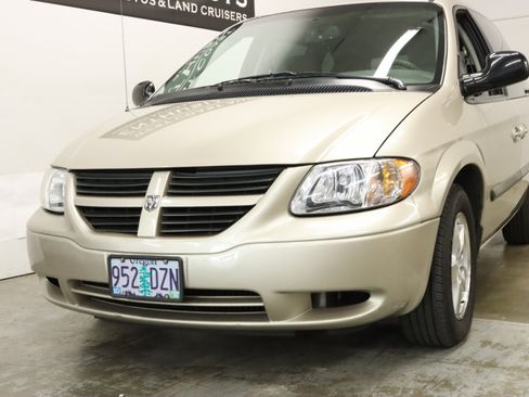 Used 2007 Dodge Caravan SXT w/ Popular Equipment Group I FWD image 3