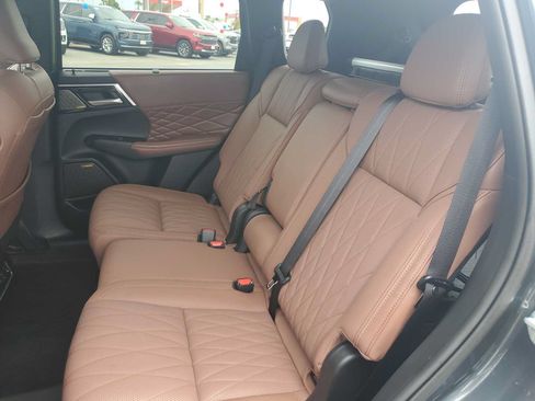 Used 2025 Mitsubishi Outlander SEL FWD image 23