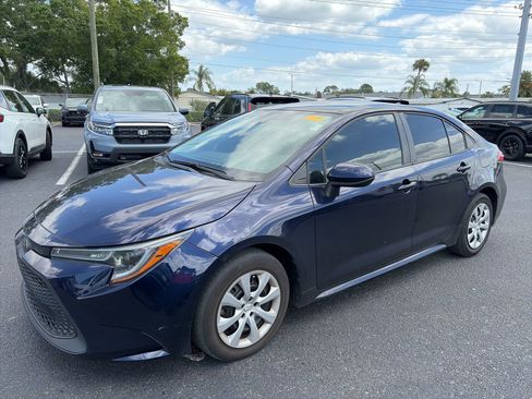 Used 2022 Toyota Corolla LE image 3