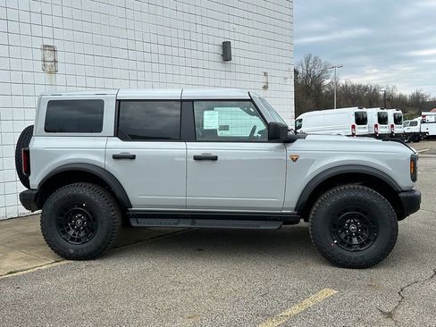 New 2026 Ford Bronco Badlands image 4