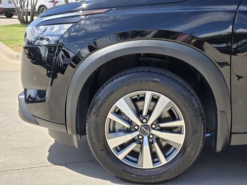 Used 2025 Nissan Pathfinder SL FWD image 14