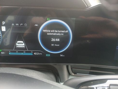 New 2025 Hyundai Elantra Limited image 21