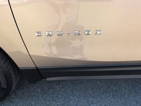 Used 2018 Chevrolet Equinox LT FWD image 3