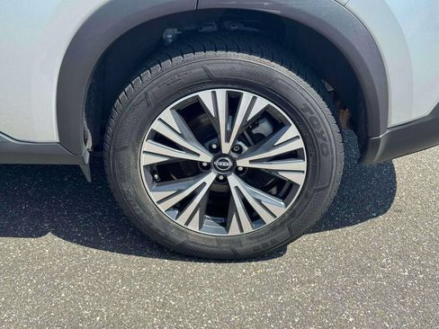 Used 2023 Nissan Rogue SV FWD image 12