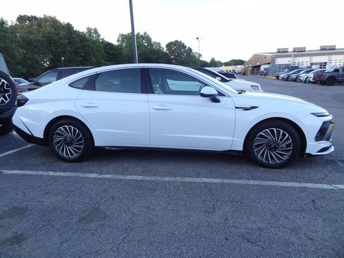 Used 2026 Hyundai Sonata Limited FWD image 3
