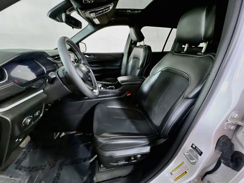 Used 2023 Jeep Grand Cherokee Altitude AWD/4WD image 20