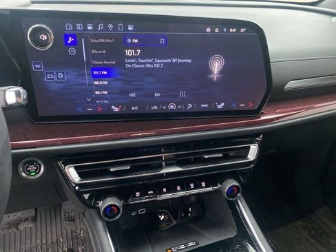 Used 2024 Chevrolet Traverse Z71 image 18