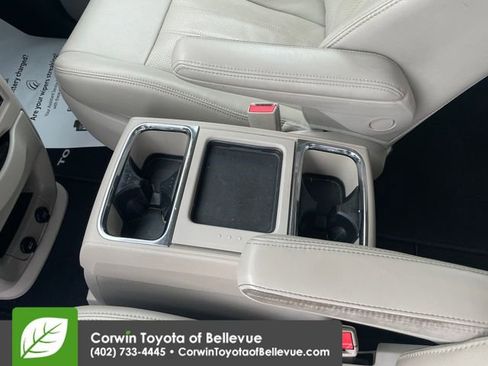 Used 2012 Chrysler Town & Country Touring w/ Entertainment Group #1 FWD image 22