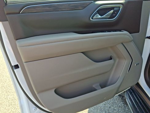 Used 2021 Chevrolet Tahoe LT w/ LT Signature Package AWD/4WD image 12
