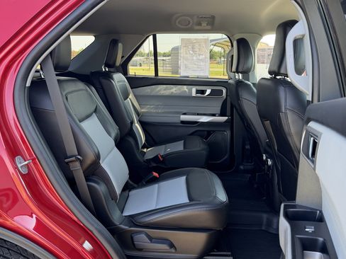 Used 2023 Ford Explorer XLT w/ Equipment Group 202A AWD/4WD image 20