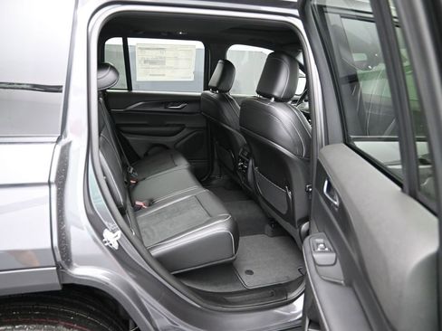 New 2025 Jeep Grand Cherokee Altitude image 25