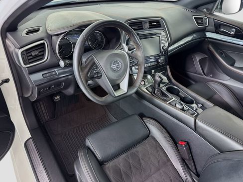 Used 2022 Nissan Maxima SR w/ Sport Mat Group FWD image 9