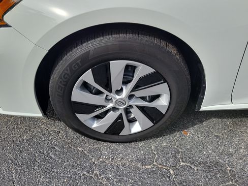Certified 2025 Nissan Altima 2.5 S FWD image 4