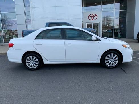 Used 2013 Toyota Corolla LE image 2