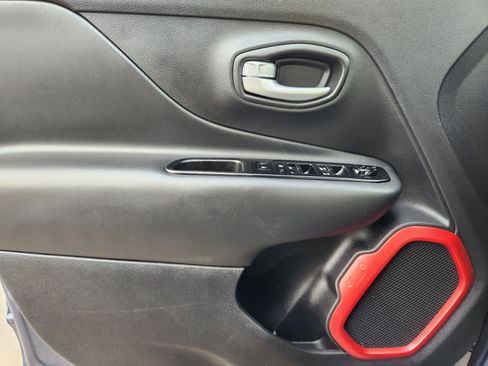 Used 2023 Jeep Renegade Trailhawk image 24