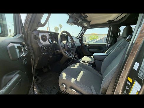 Used 2024 Jeep Wrangler Unlimited AWD/4WD image 6