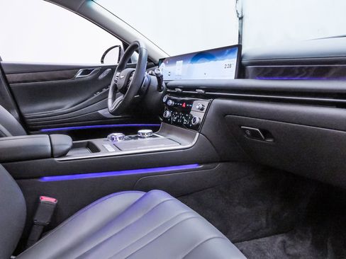 Certified 2025 Genesis G80 2.5T Advanced image 13