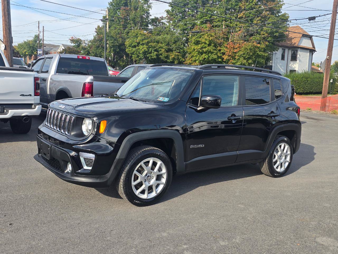 Used 2019 Jeep Renegade Latitude AWD/4WD image 3